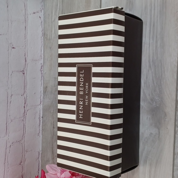 Henri Bendel Centennial Stripes Flip Flops NIB - Picture 11 of 11